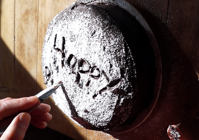 Writing a message on the cake