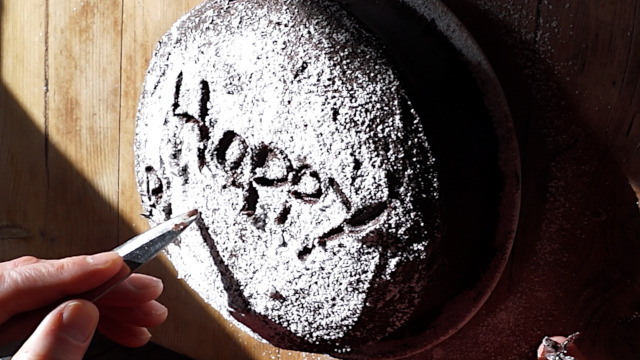 Finishing the ‘The Anti-Consumerist DIY (vegan) Chocolate Cake’