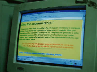 ‘Queue for Justice’, 2002: High Court battle of campaign groups against GMO crops