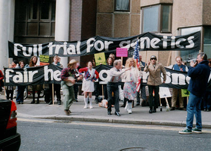 ‘Queue for Justice’, 2002: High Court battle of campaign groups against GMO crops
