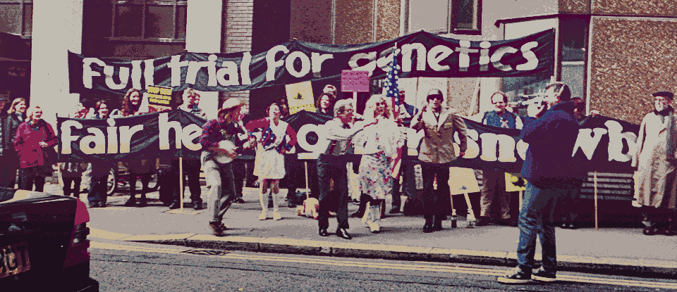 Free Range Network: ‘Queue for justice with genetixSnowball, 1999/2000’