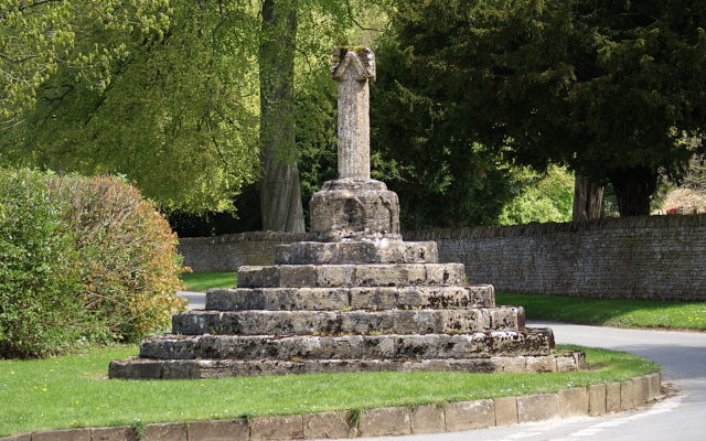 Landscape image, ‘Sarsden Wayside Cross’ dolmen